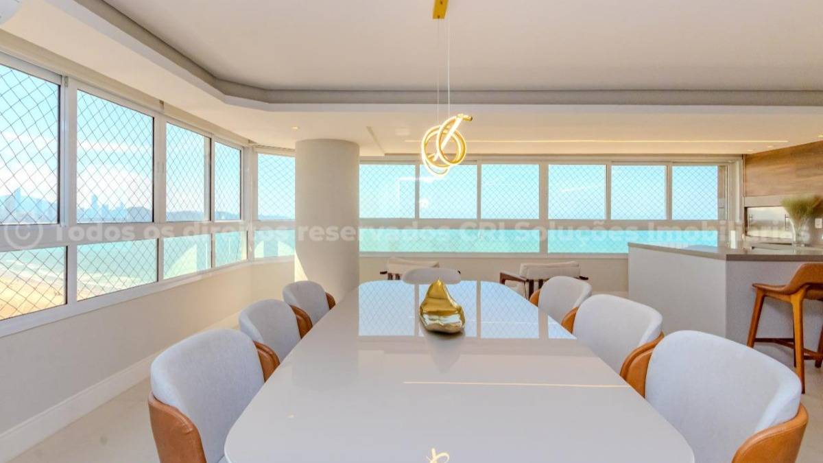 Apartamento com 4 suítes no Edifício Noblesse na Barra Sul em Balneário Camboriú