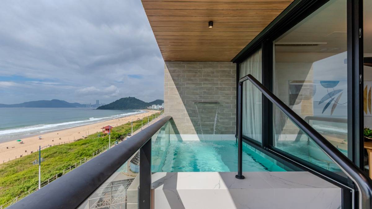Apartamento 3 Suítes Mobiliado à Venda no Edifício Sunrise – Frente Mar, Praia Brava, Itajaí