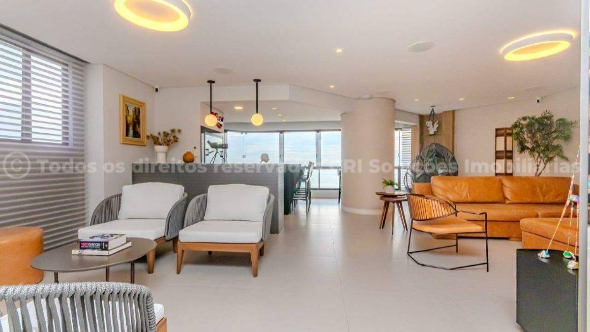 Apartamento com 4 suítes no Edifício Nina Schürmann no Centro de Balneário Camboriú