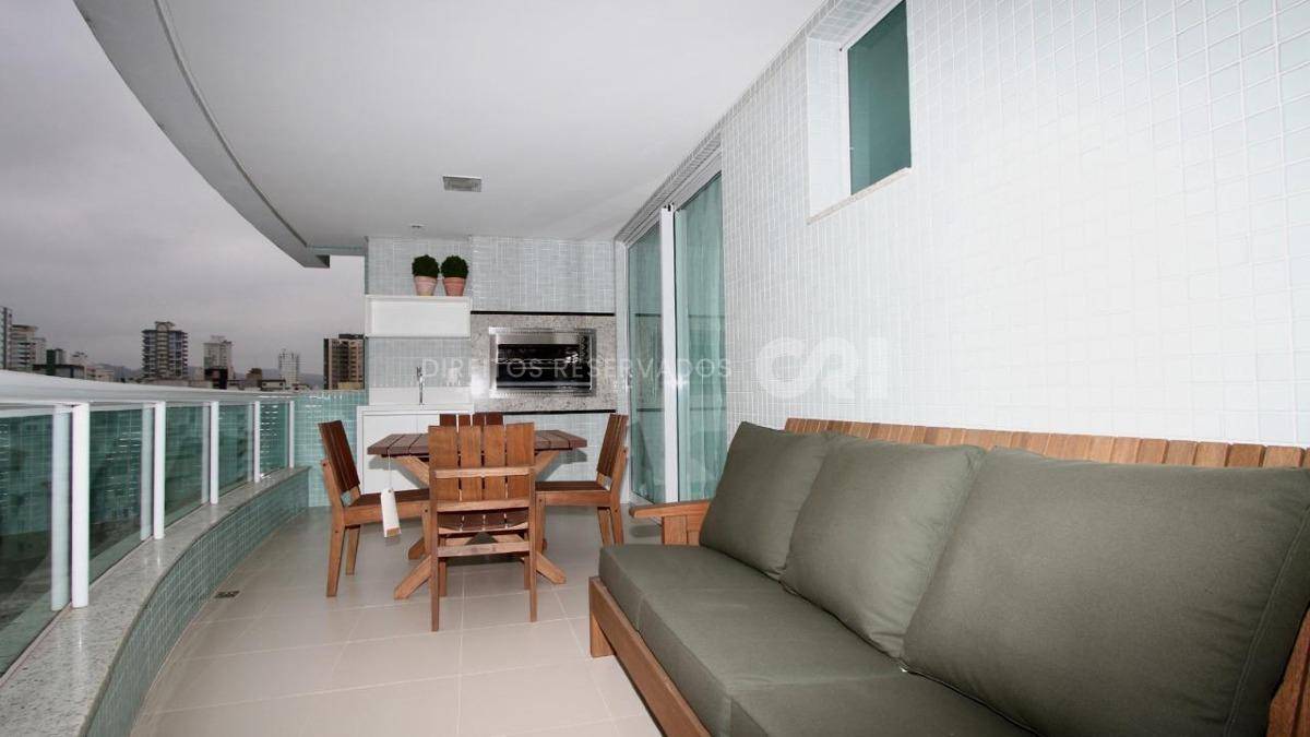 Apartamento mobiliado com 3 suítes no Edifício Alexandria no Centro em Balneário Camboriú