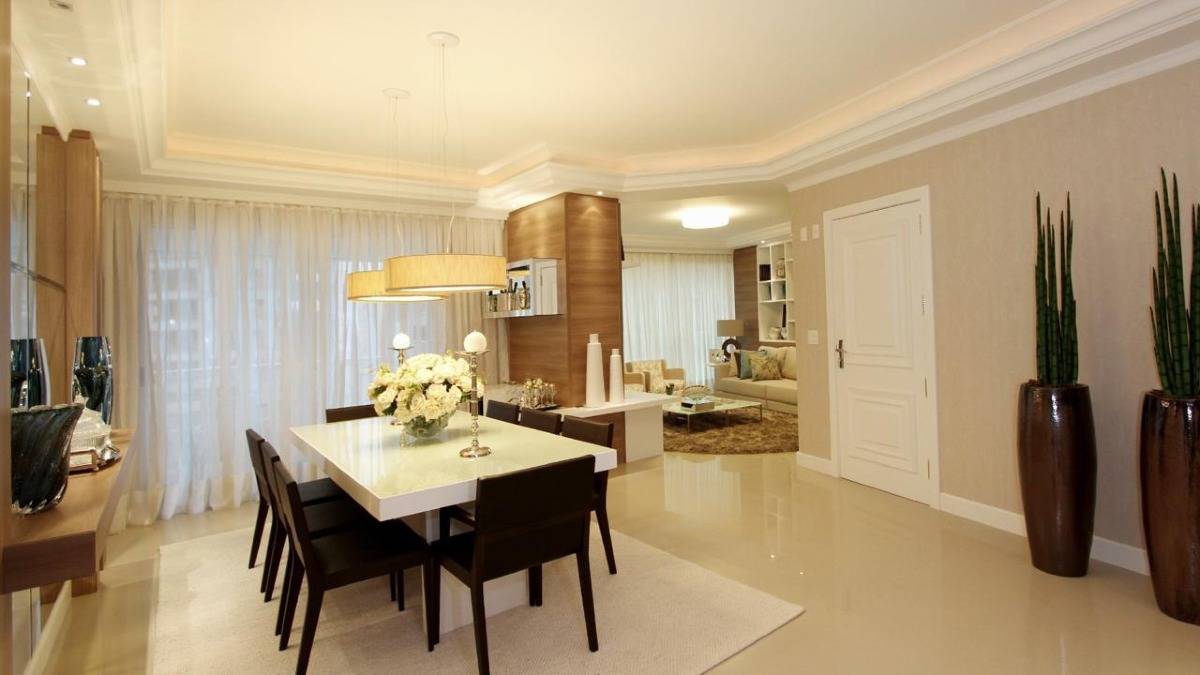Apartamento mobiliado com 3 suítes no Edifício Alexandria no Centro em Balneário Camboriú