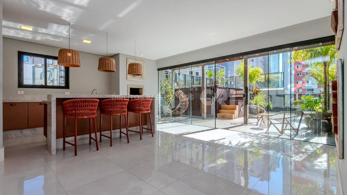 Apartamento garden com 3 suítes no Argos Residence no Centro de Balneário Camboriú