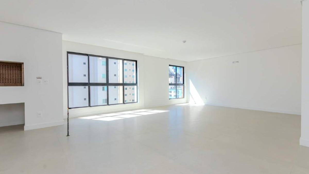 Apartamento com 3 suítes no Edifício Marabella Tower no Centro em Balneário Camboriú