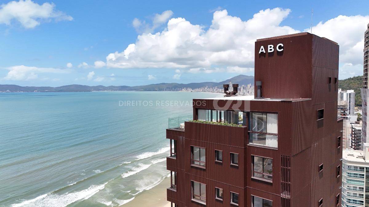 Apartamento no Edifício 143 Mayfair com 4 suítes e vista mar no Centro em Itapema