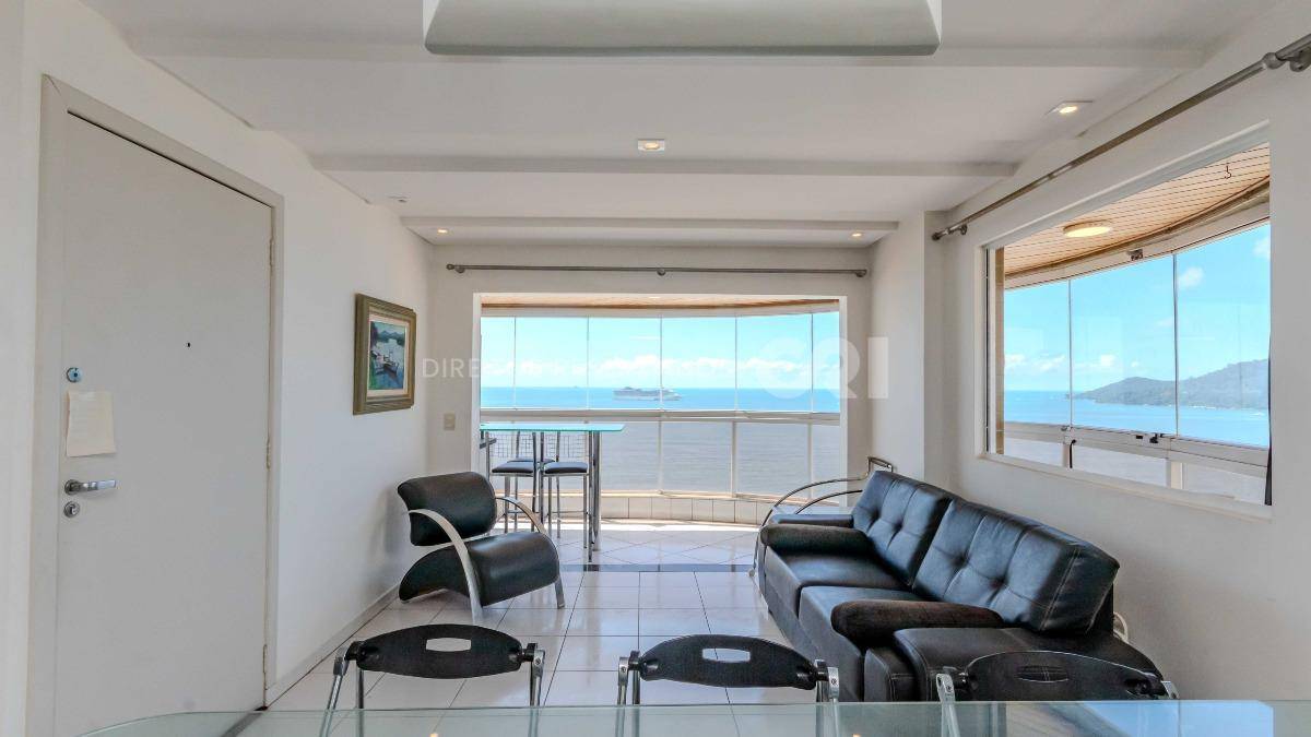 Apartamento com 2 Dormitórios no Marquês de Olinda em Balneário Camboriú no Centro