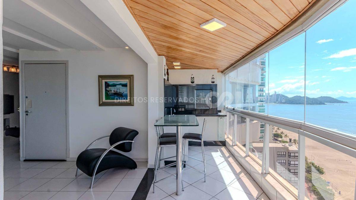 Apartamento com 2 Dormitórios no Marquês de Olinda em Balneário Camboriú no Centro