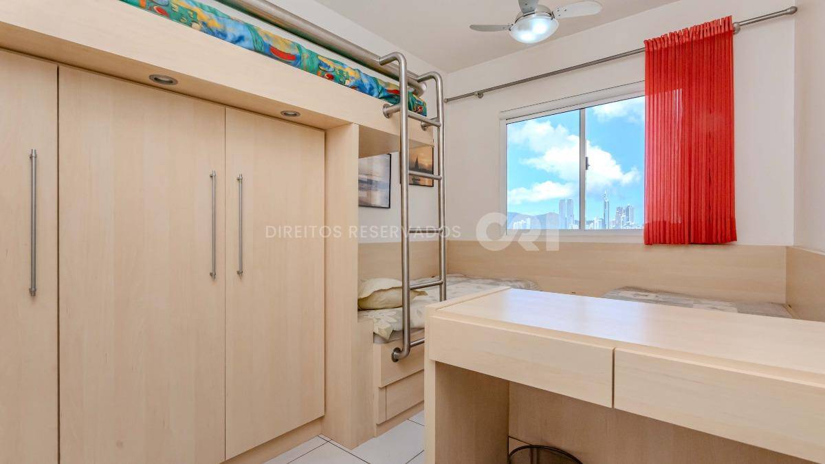 Apartamento com 2 Dormitórios no Marquês de Olinda em Balneário Camboriú no Centro