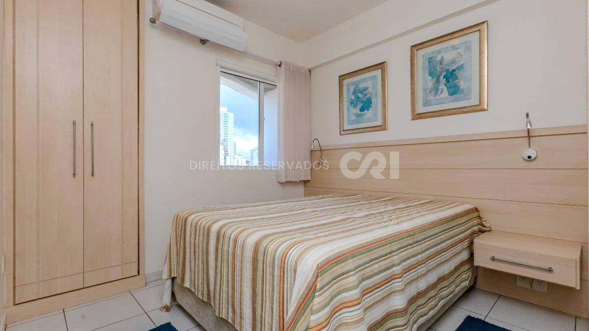 Apartamento com 2 Dormitórios no Marquês de Olinda em Balneário Camboriú no Centro