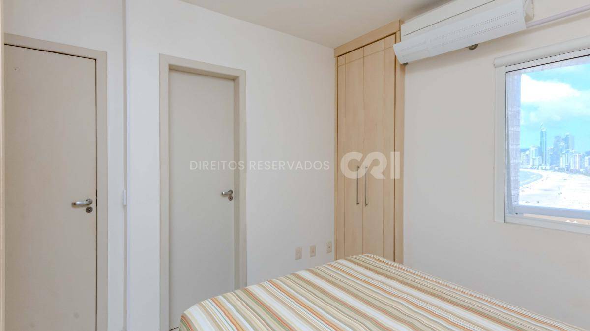 Apartamento com 2 Dormitórios no Marquês de Olinda em Balneário Camboriú no Centro