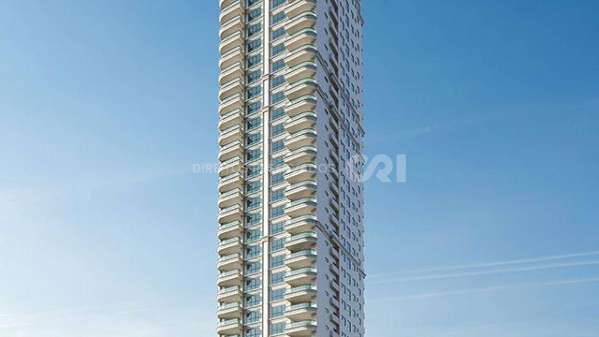 Penthouse com 4 suítes no edifício SalzBurgo na Meia Praia em Itapema