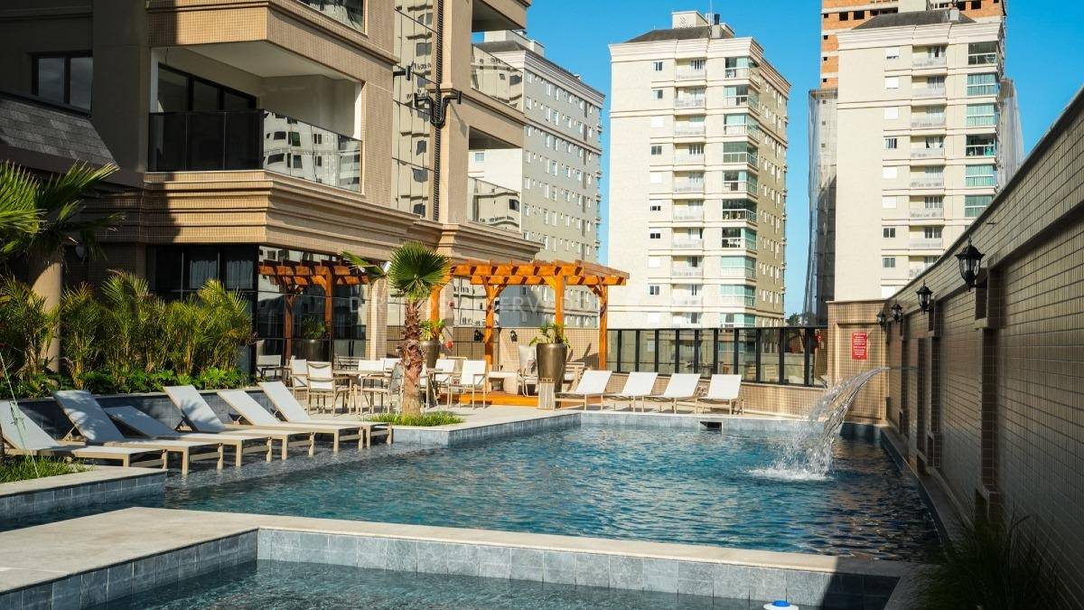 Apartamento com 2 suítes no edifício Imperial Coast no Centro em Itapema