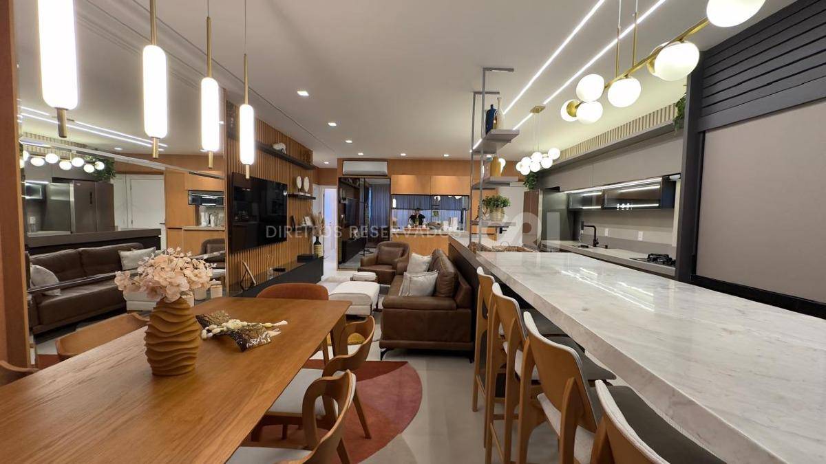 Apartamento com 3 suítes e 2 vagas no Edifício Pleniluni na Meia Praia em Itapema