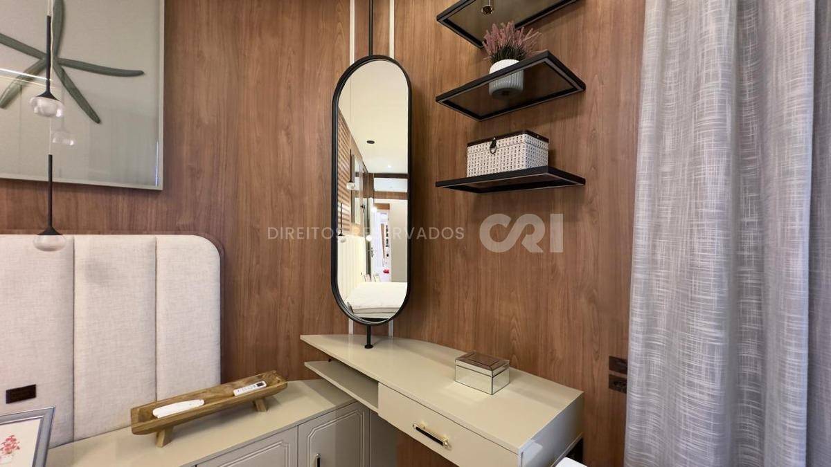 Apartamento com 3 suítes e 2 vagas no Edifício Pleniluni na Meia Praia em Itapema