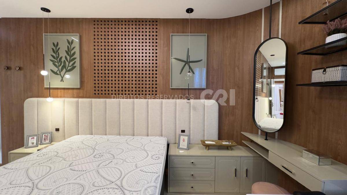 Apartamento com 3 suítes e 2 vagas no Edifício Pleniluni na Meia Praia em Itapema