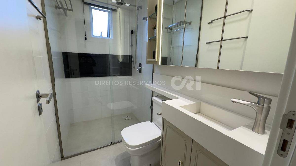 Apartamento com 3 suítes e 2 vagas no Edifício Pleniluni na Meia Praia em Itapema