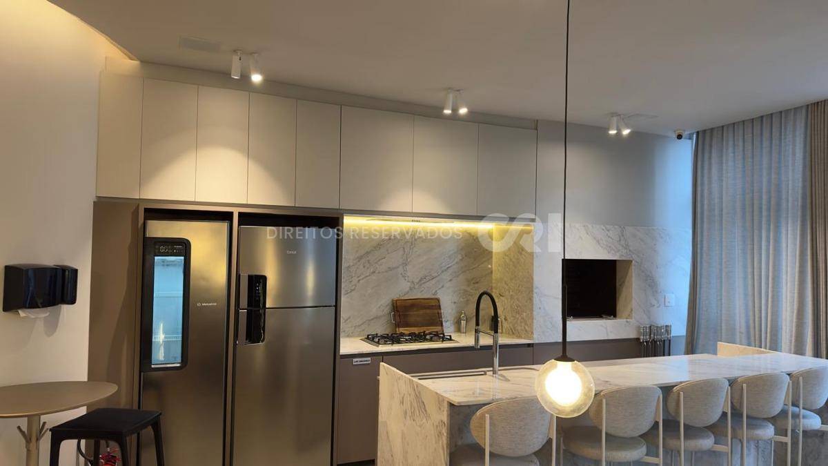 Apartamento com 3 suítes e 2 vagas no Edifício Pleniluni na Meia Praia em Itapema