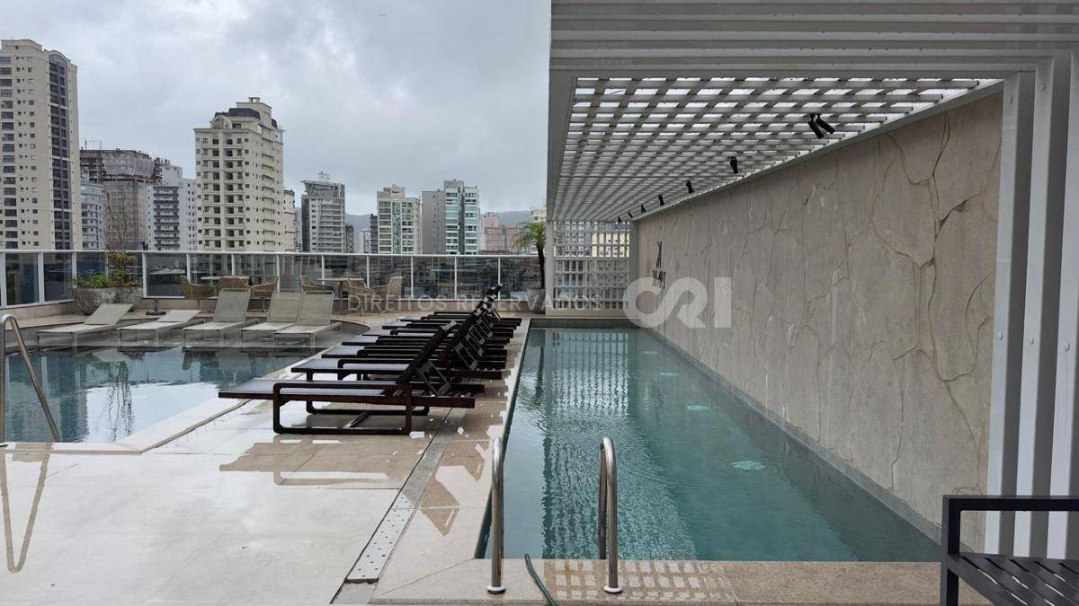 Apartamento com 3 suítes e 2 vagas no Edifício Pleniluni na Meia Praia em Itapema
