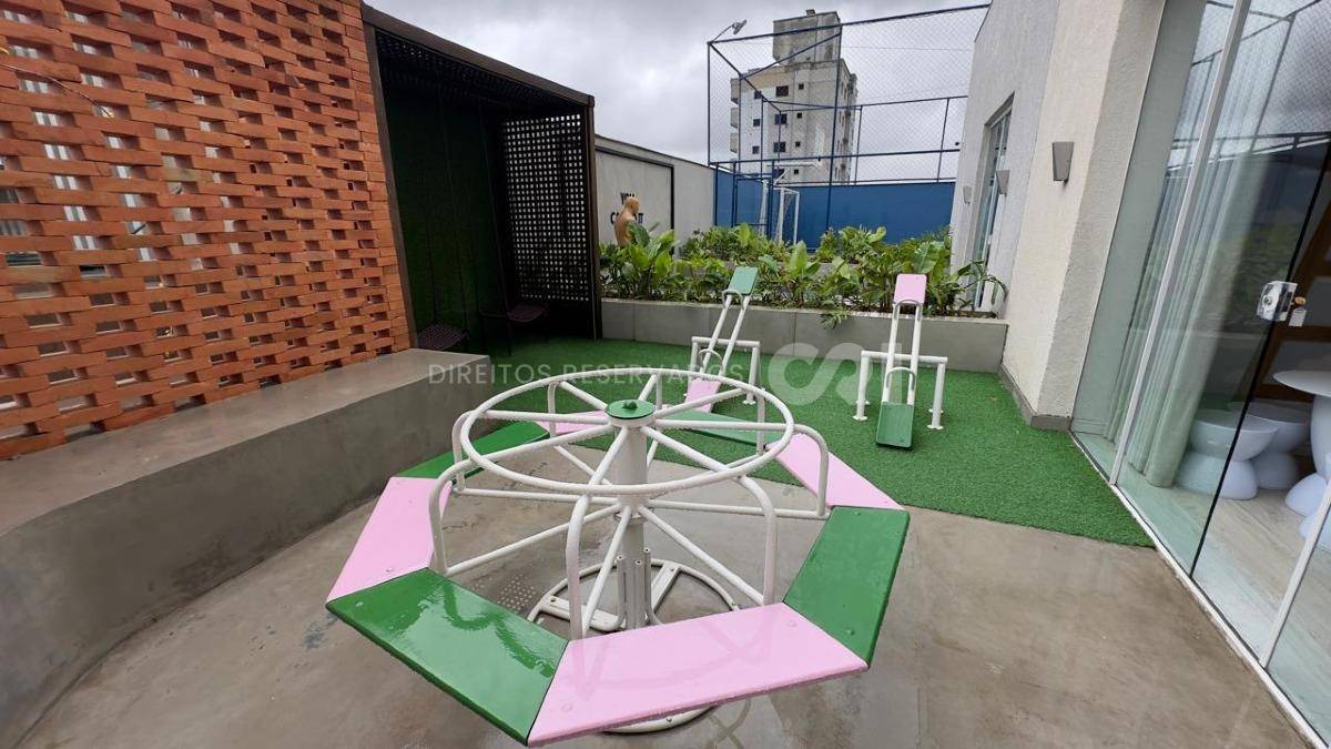 Apartamento com 3 suítes e 2 vagas no Edifício Pleniluni na Meia Praia em Itapema