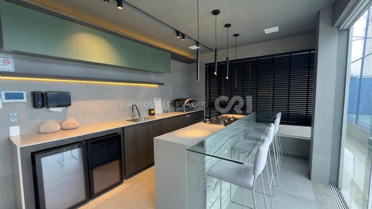 Apartamento com 3 suítes e 2 vagas no Edifício Pleniluni na Meia Praia em Itapema