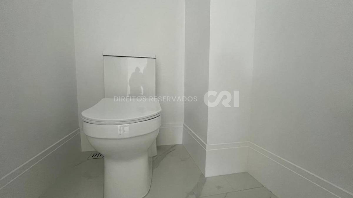 Apartamento com 4 suítes no Residencial Ristretto no Canto da Praia em Itapema
