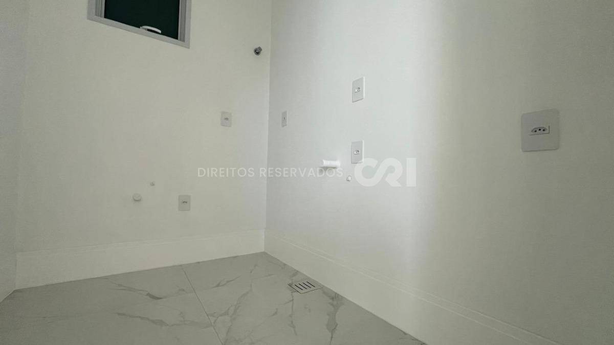 Apartamento com 4 suítes no Residencial Ristretto no Canto da Praia em Itapema