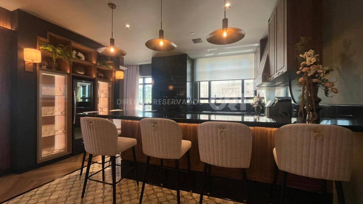Apartamento com 4 suítes no Residencial Ristretto no Canto da Praia em Itapema