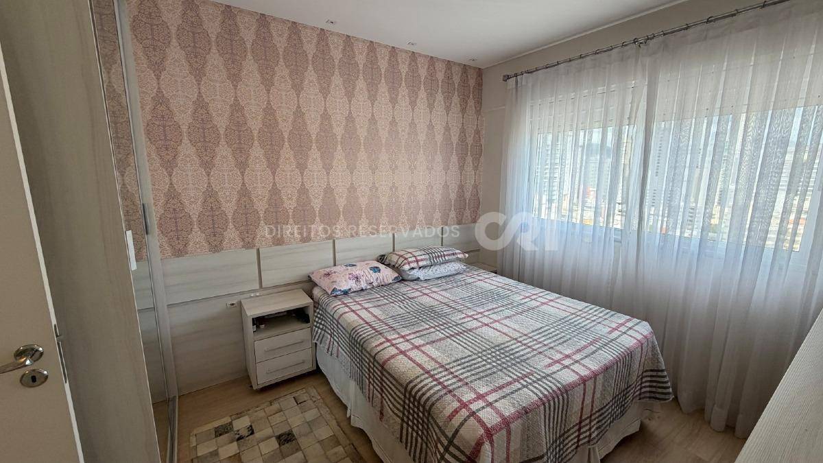 Apartamento com 3 suítes 185m² no Mar das Arábias na Meia Praia em Itapema
