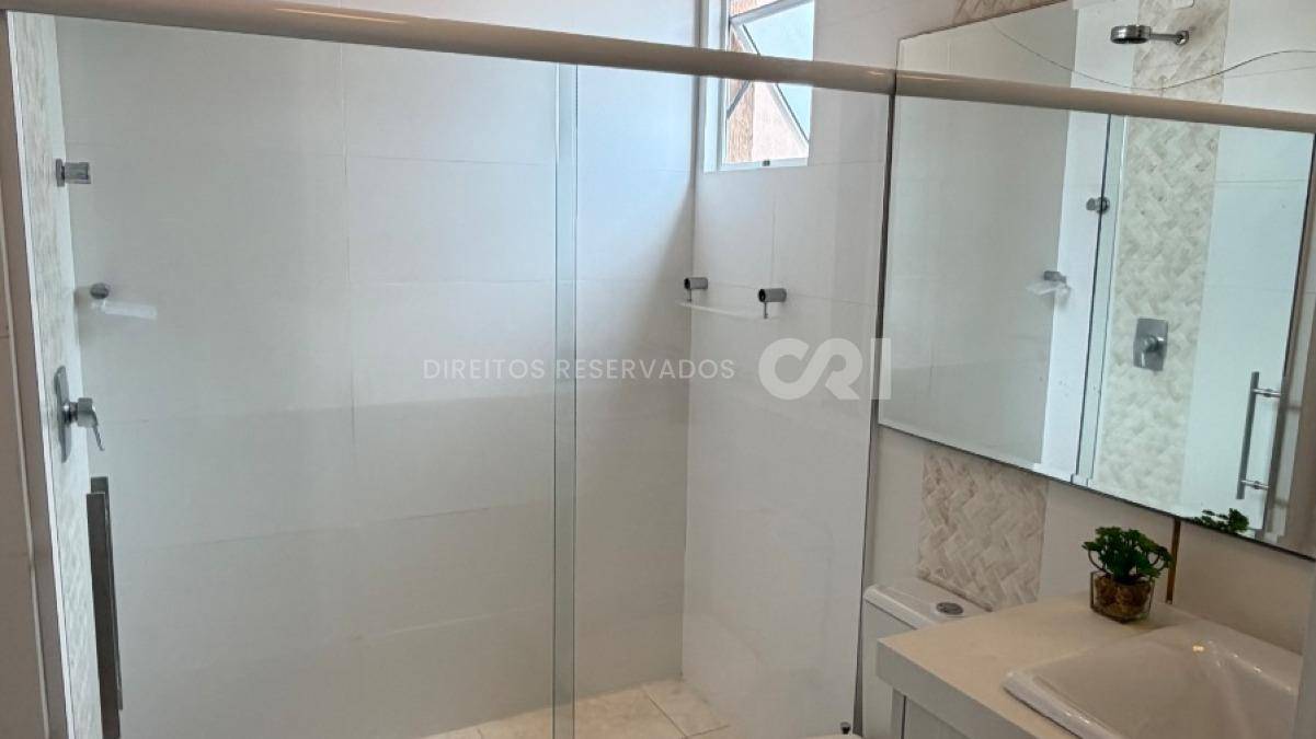 Apartamento com 3 suítes 185m² no Mar das Arábias na Meia Praia em Itapema