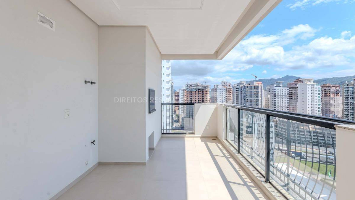 Apartamento com 4 suítes no Magnifique Imperiale na Meia Praia em Itapema