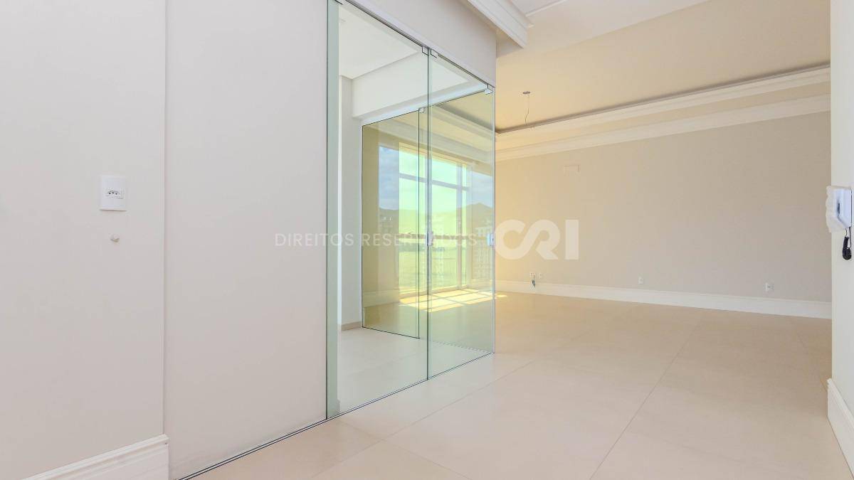 Apartamento com 4 suítes no Magnifique Imperiale na Meia Praia em Itapema