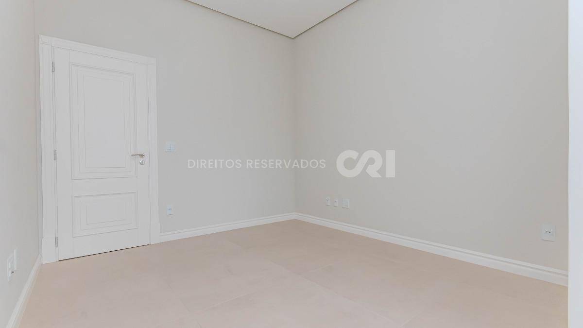Apartamento com 4 suítes no Magnifique Imperiale na Meia Praia em Itapema