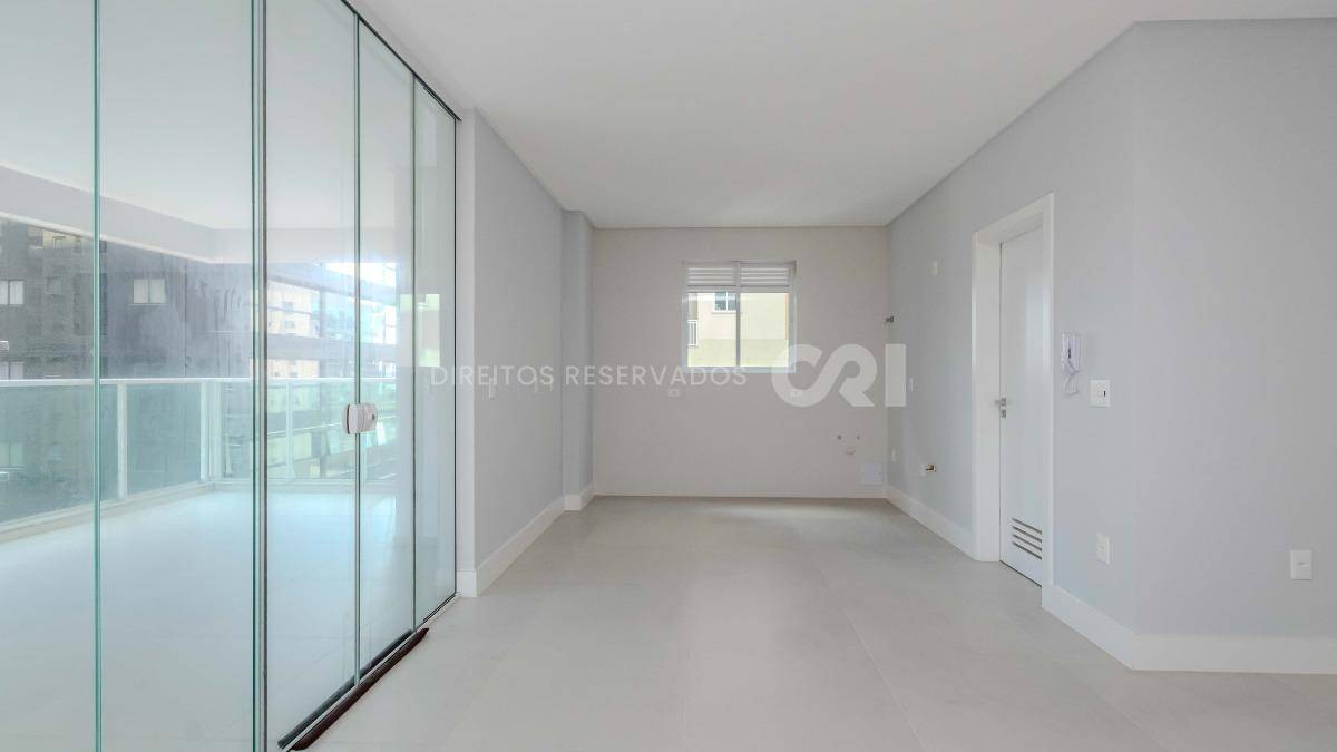 Apartamento com 3 suítes no Residencial El Elyon na Meia Praia em Itapema
