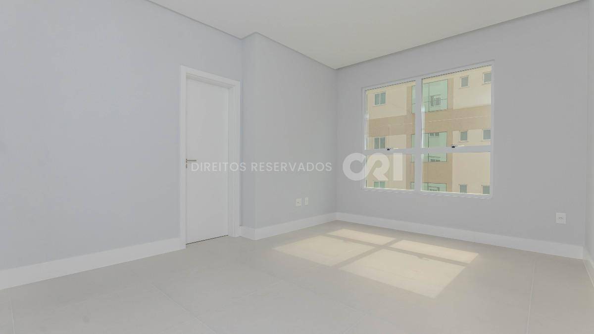 Apartamento com 3 suítes no Residencial El Elyon na Meia Praia em Itapema
