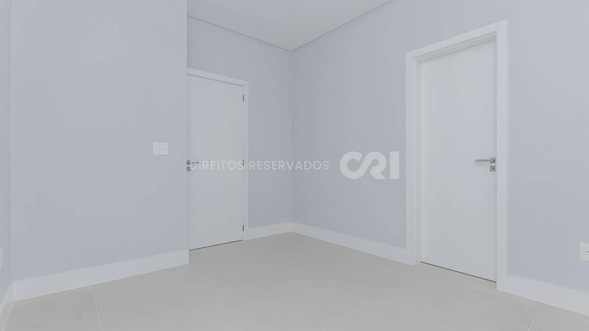 Apartamento com 3 suítes no Residencial El Elyon na Meia Praia em Itapema