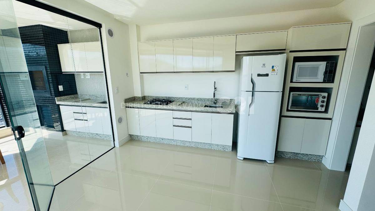 Apartamento com 3 suítes no Zurich Residence na Meia Praia em Itapema