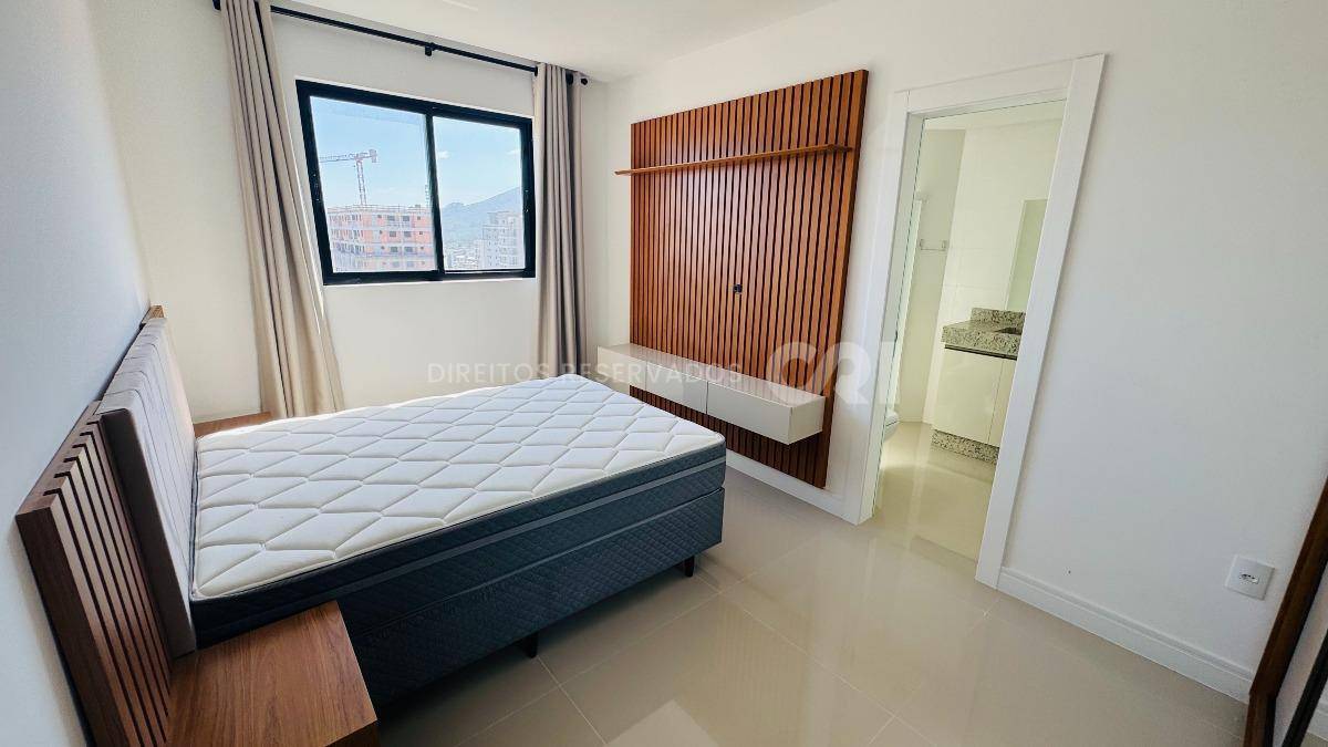 Apartamento com 3 suítes no Zurich Residence na Meia Praia em Itapema