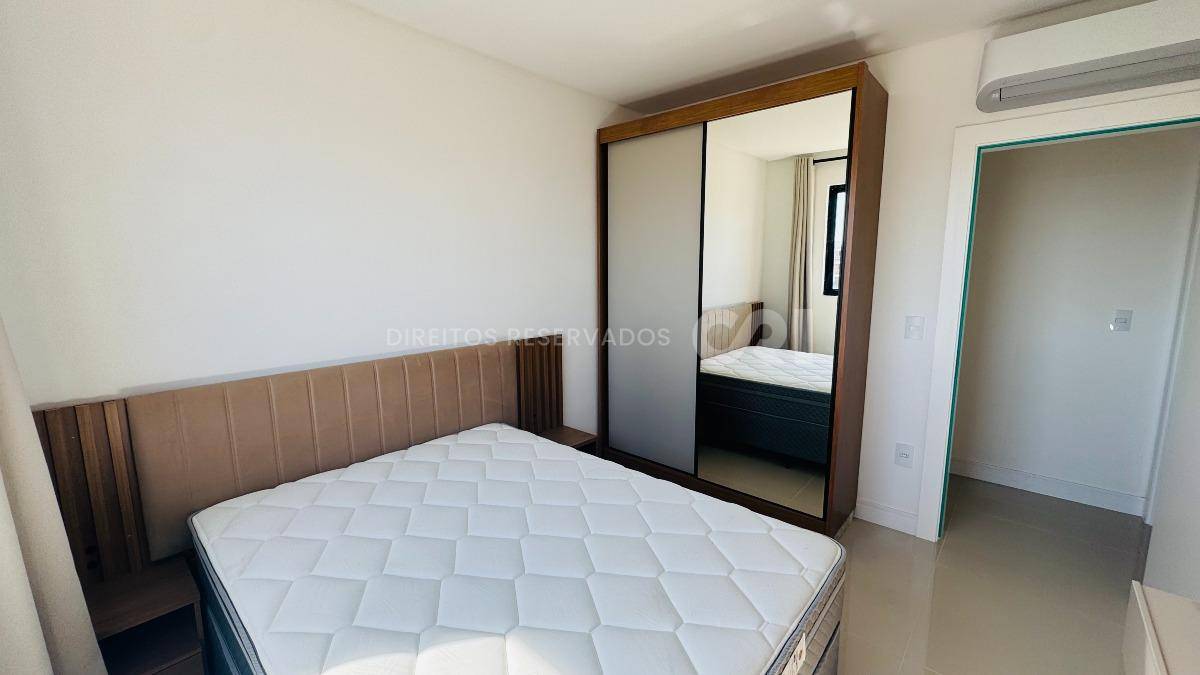 Apartamento com 3 suítes no Zurich Residence na Meia Praia em Itapema