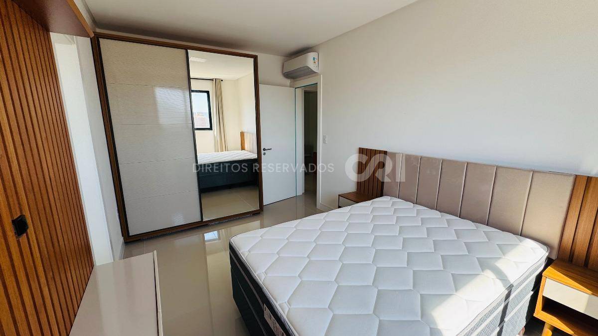 Apartamento com 3 suítes no Zurich Residence na Meia Praia em Itapema