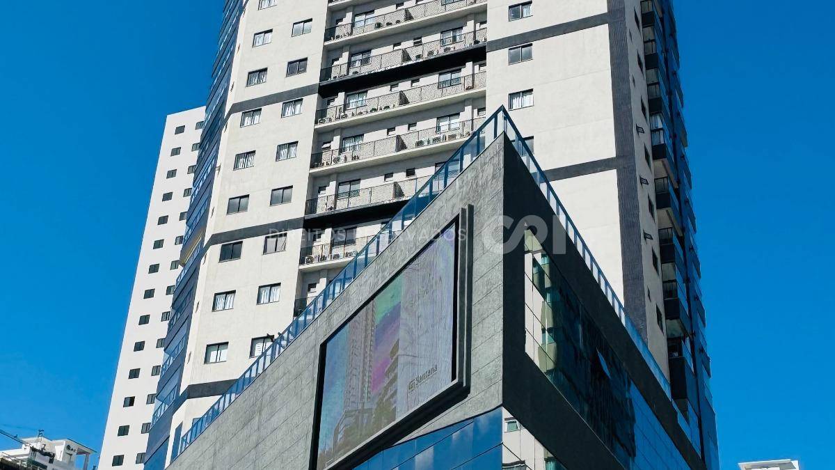 Apartamento com 3 suítes no Zurich Residence na Meia Praia em Itapema