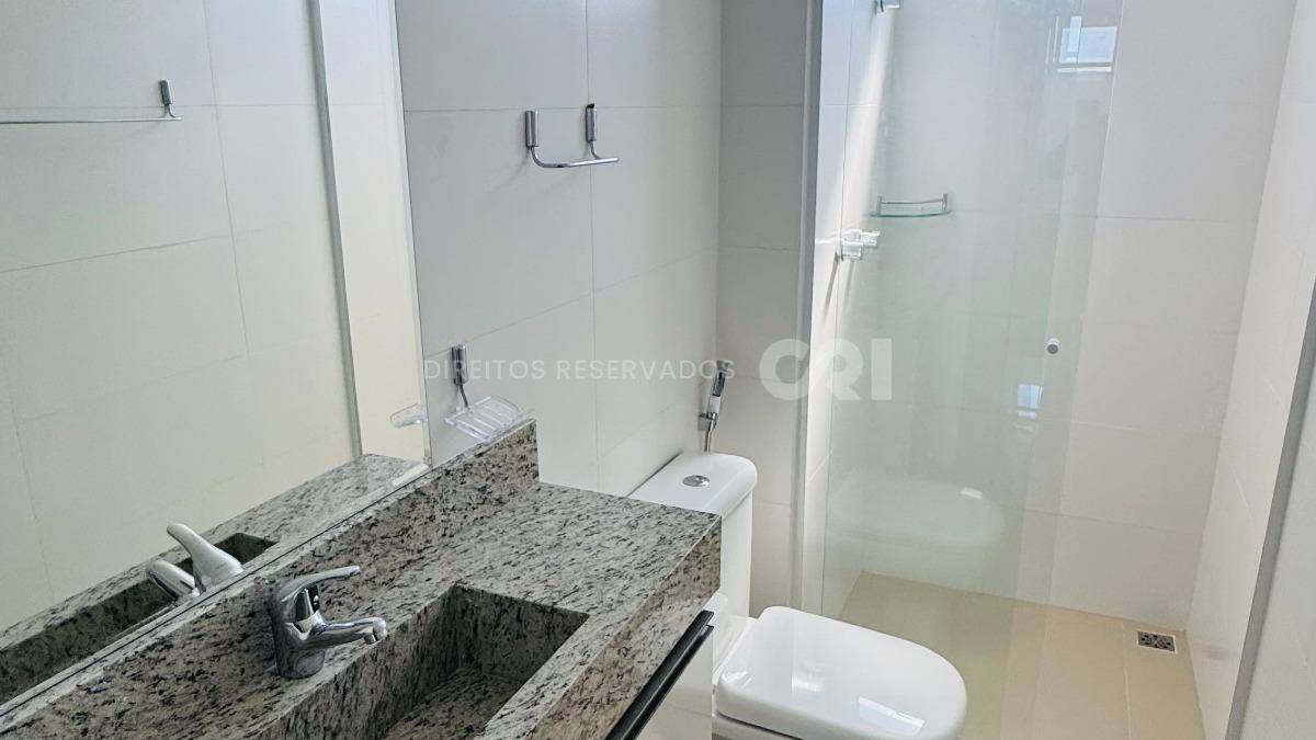 Apartamento com 3 suítes no Zurich Residence na Meia Praia em Itapema