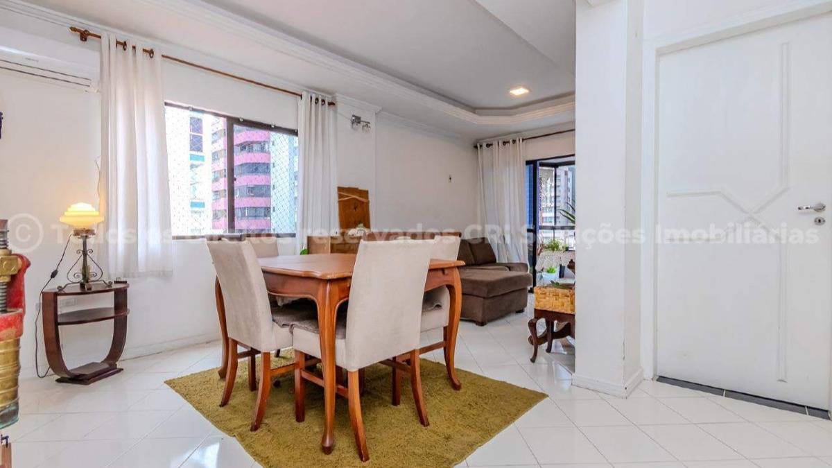 Apartamento com 3 quartos sendo 2 suítes no Edificio Berlim no Centro em Balneário Camboriú
