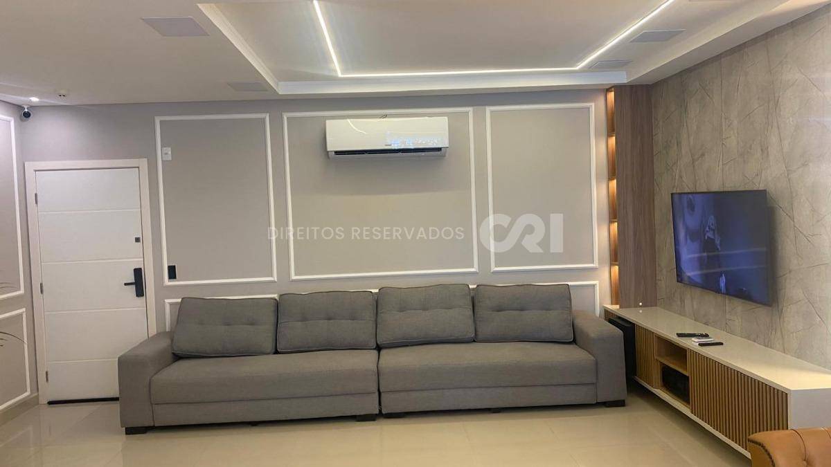 Apartamento com 3 suítes no edifício Munique na Meia Praia em Itapema