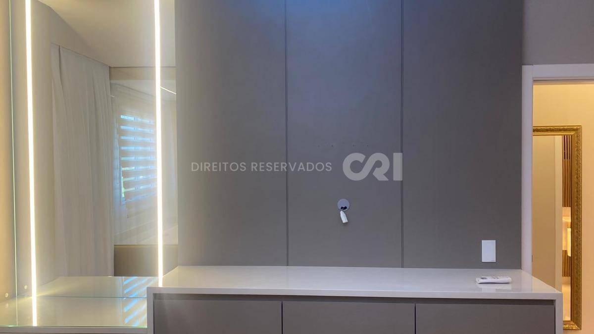 Apartamento com 3 suítes no edifício Munique na Meia Praia em Itapema