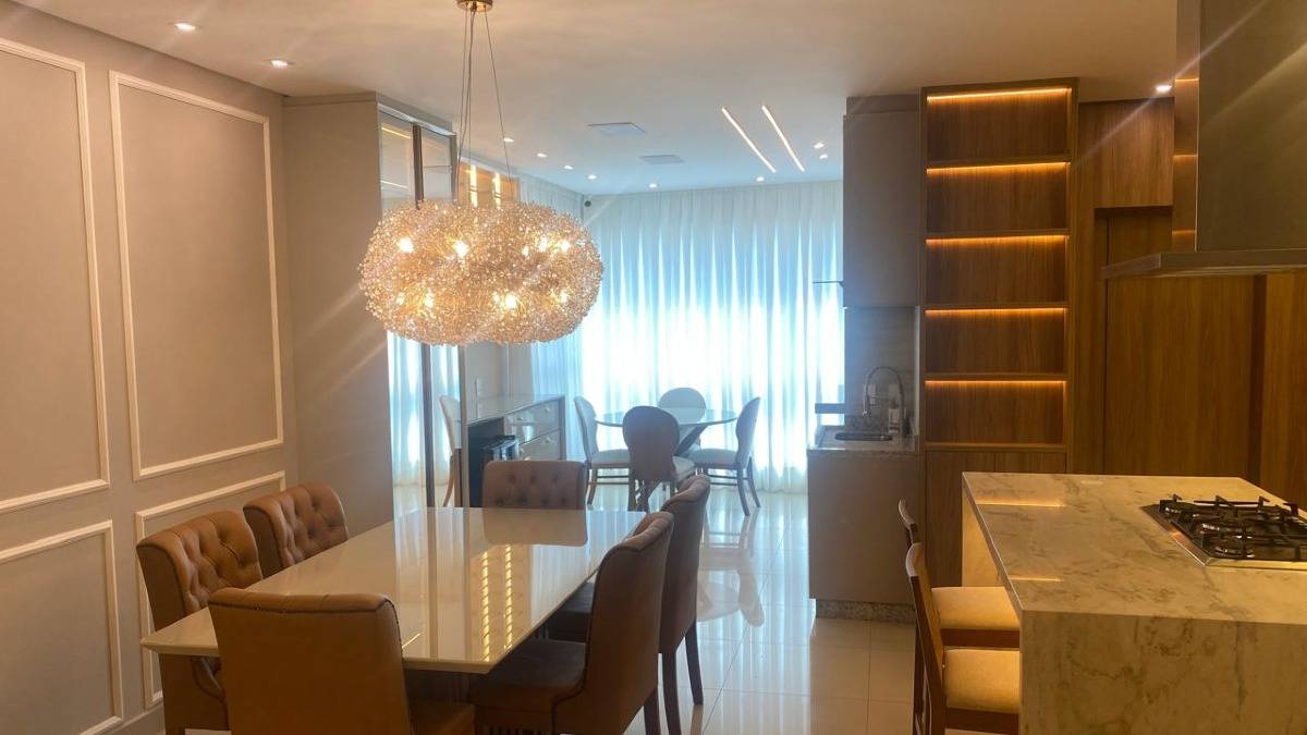 Apartamento com 3 suítes no edifício Munique na Meia Praia em Itapema