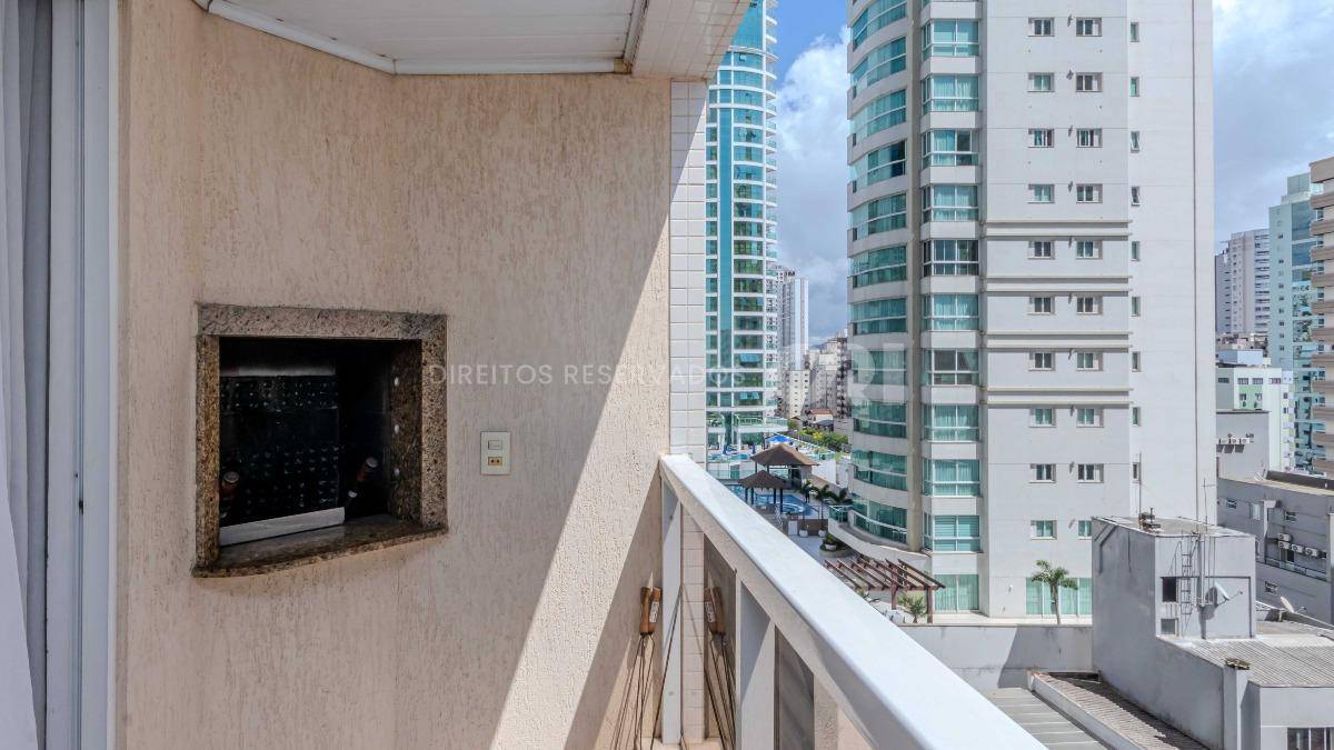 Apartamento no Edifício Marquês de Olinda no Centro de Balneário Camboriú
