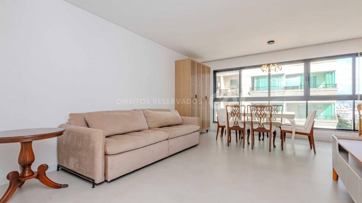 Apartamento com 3 suítes no Edifício Tierra del Sol no Centro de Balneário Camboriú