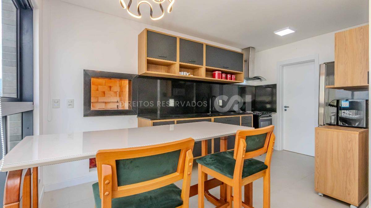 Apartamento com 3 suítes no Edifício Tierra del Sol no Centro de Balneário Camboriú