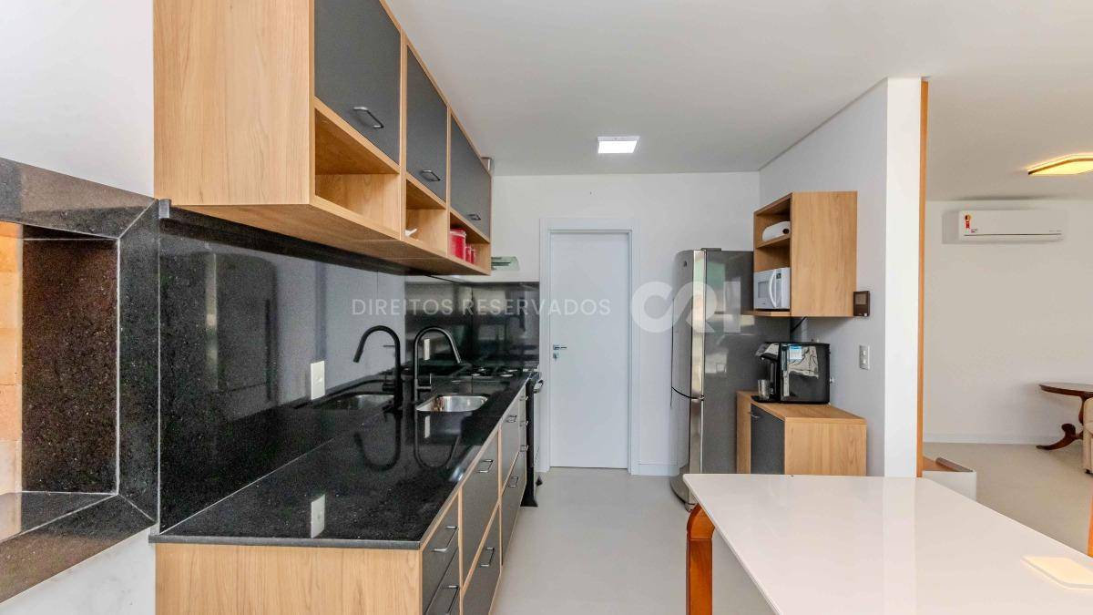 Apartamento com 3 suítes no Edifício Tierra del Sol no Centro de Balneário Camboriú
