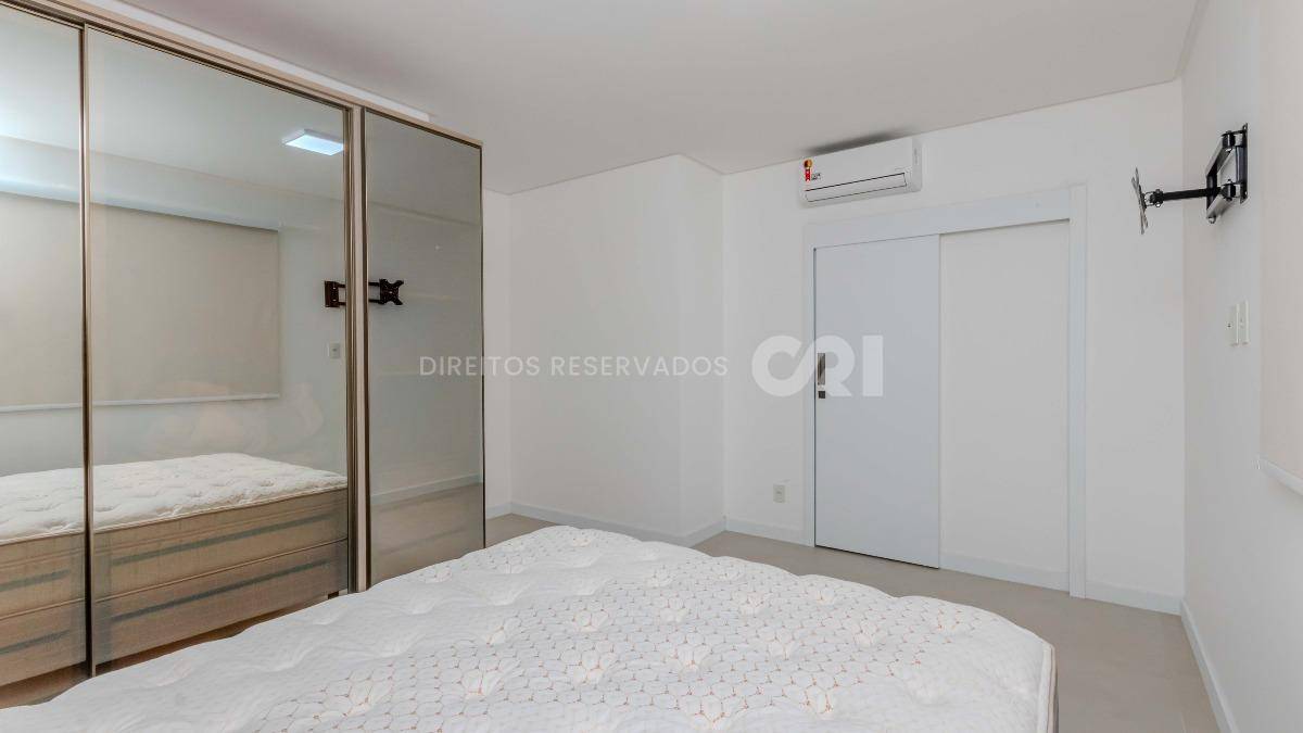 Apartamento com 3 suítes no Edifício Tierra del Sol no Centro de Balneário Camboriú