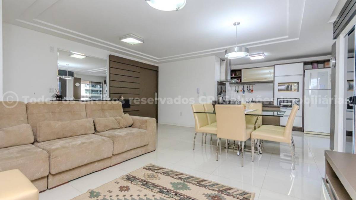 Apartamento mobiliado no Residencial Madrid na Meia Praia em Itapema